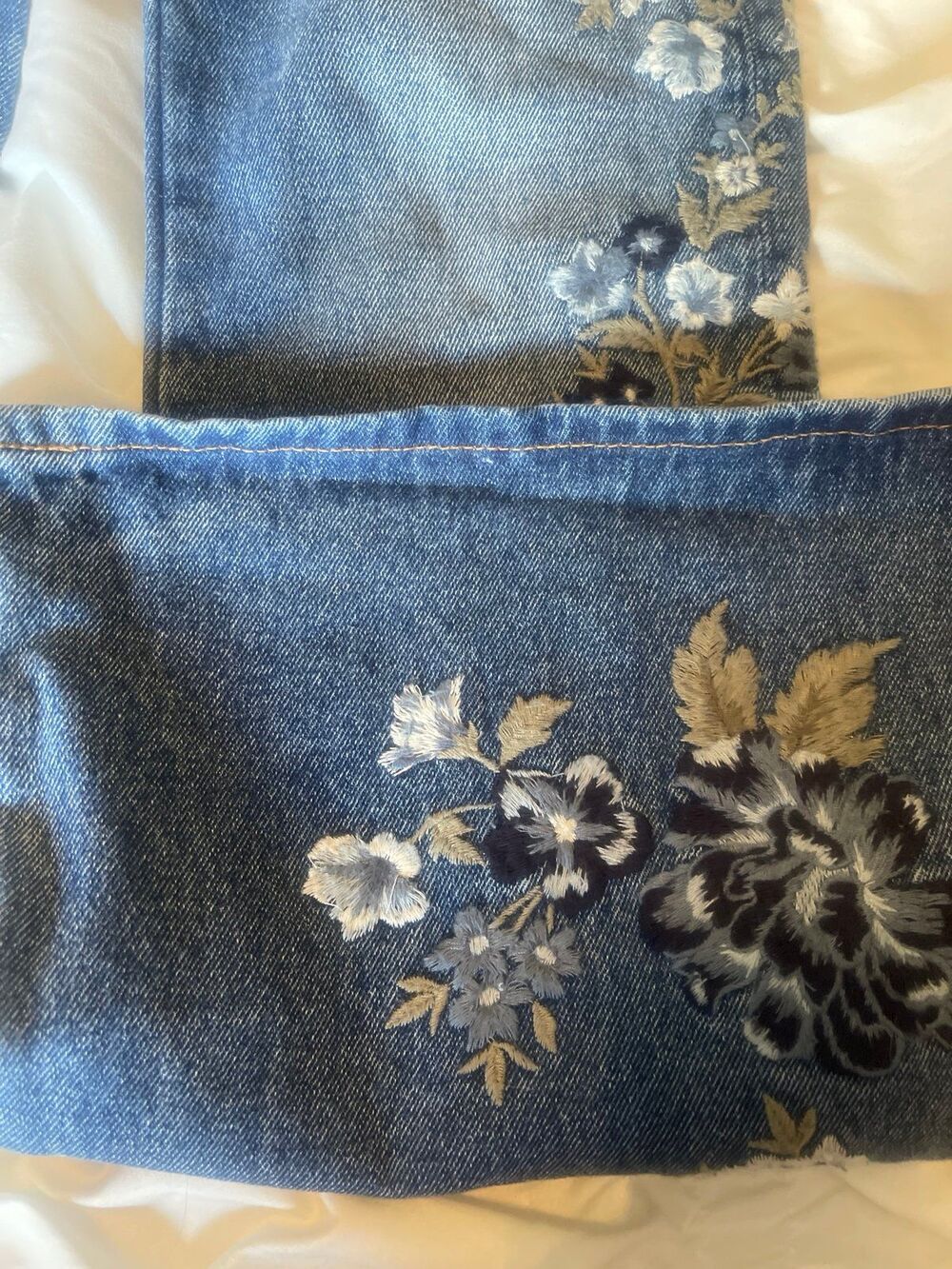 Driftwood Farrah Embroidered Flare Jeans Sz 26 - Picture 3 of 8